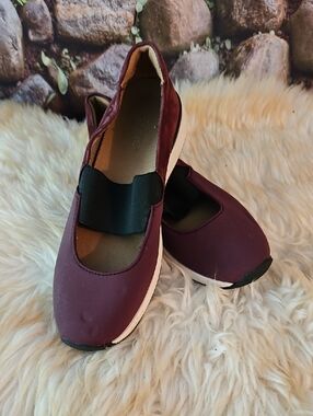 Vionic Burgundy Slip-On Mary Jane Flats with Black Elastic